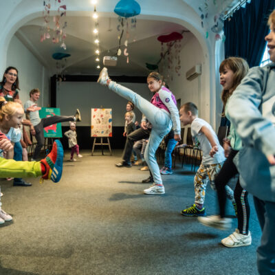 Okładka galerii „Mapy marzeń” warsztaty z improwizacji | Dzieciaki na Piętrze 2022