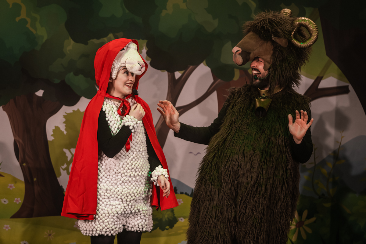 Okładka galerii „Wywrócona Bajka o Kapturku” Teatr Kultureska | Dzieciaki na Pietrze 2022