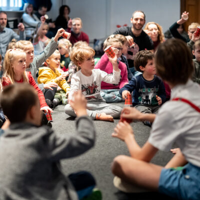 Okładka galerii W zaczarowanym świecie kuglarzy I Dzieciaki na Piętrze 2023