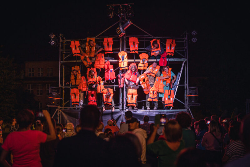 Okładka wydarzenia - Spektakl Teatru Fuzja „Nieproszeni”