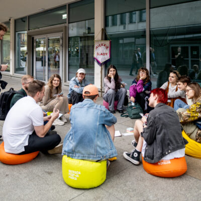 Okładka galerii Miękkie ślady. Spacer poetycko-performatywny | Estrada  w Centrum 2025