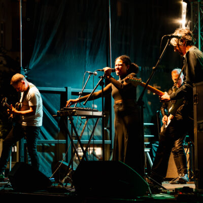 Okładka galerii ORUA / Julie’s Haircut | Estrada w Centrum 2025