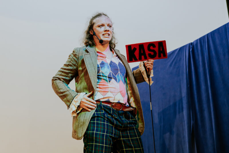 Trwa spektakl, artysta jest na scenie