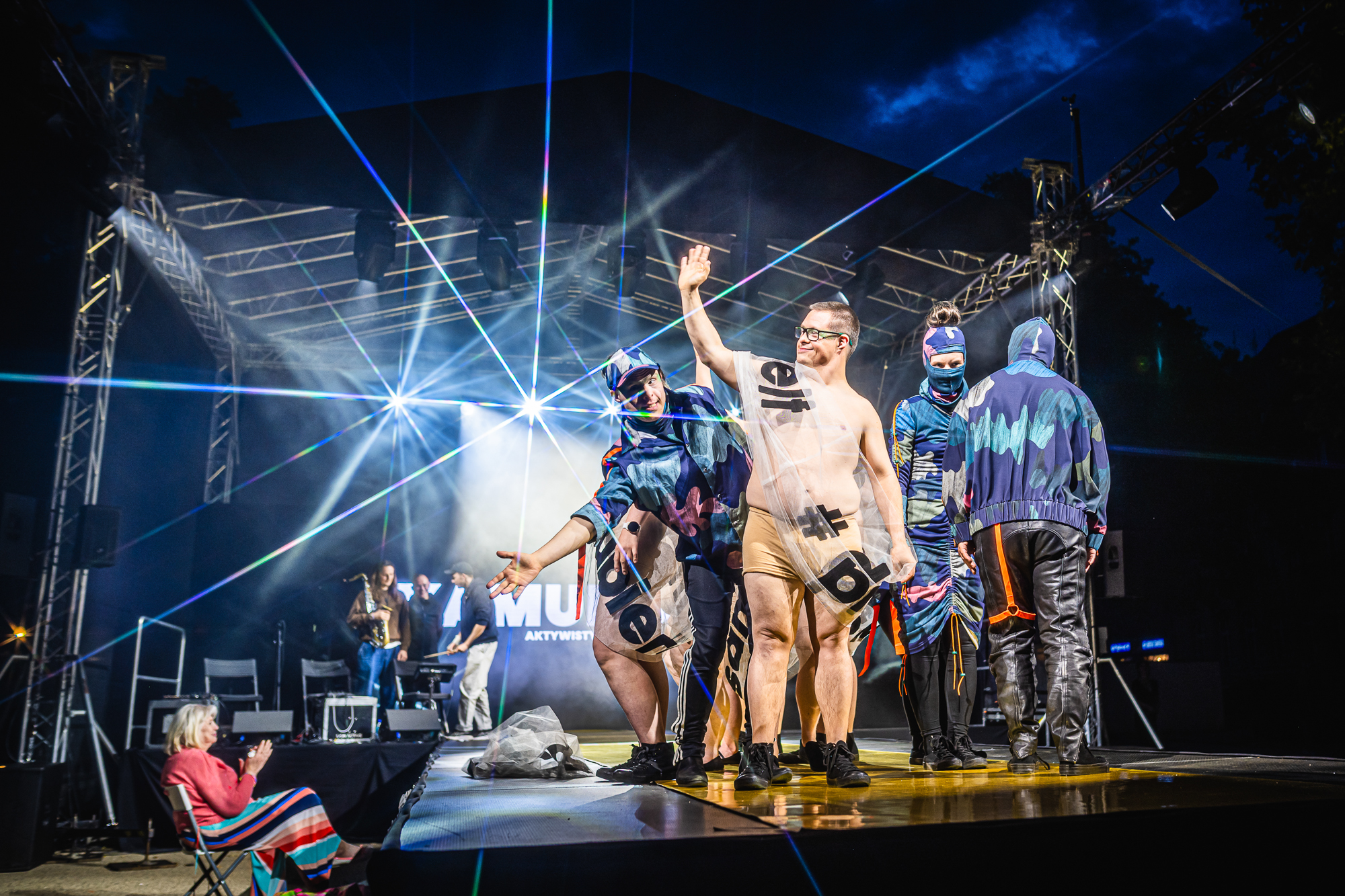 Okładka galerii „Kamuflaż”, | Teatr 21 | Estrada w Centrum 2025