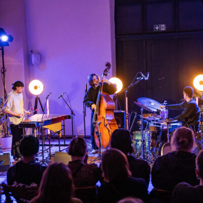 Okładka galerii Estrada Stage Pop Up #1 koncert Product May Contain w Galerii u Jezuitów