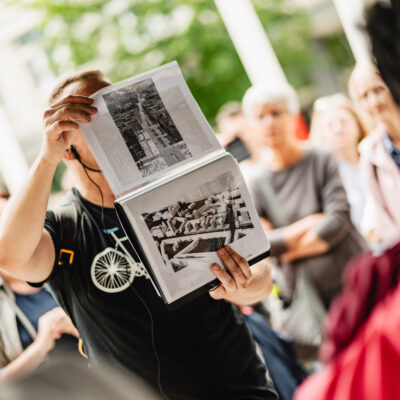 Okładka galerii Spacer urbanistyczny „Nowoczesność na pół gwizdka" i warsztaty „Forma podąża za frajdą” | Estrada w Centrum