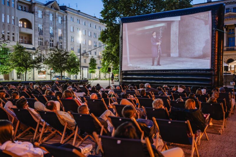 Okładka galerii Seans kina plenerowego „Nie lubię poniedziałku” | Estrada w Centrum